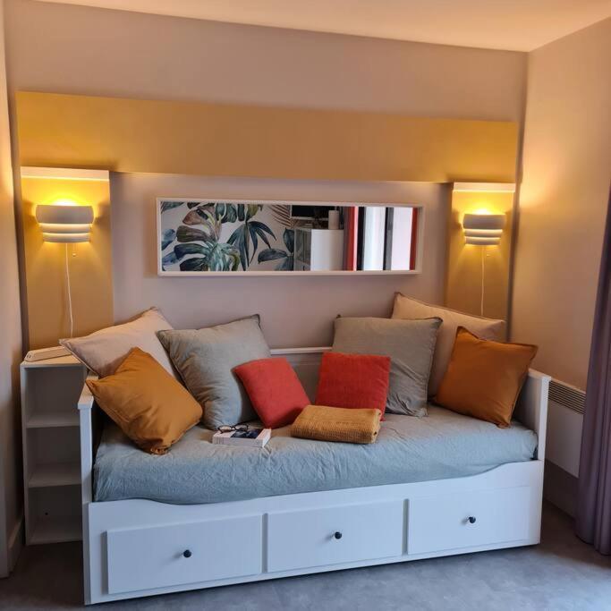 Appartement A 2 Pas De La De : 2 A 4 Hotes.