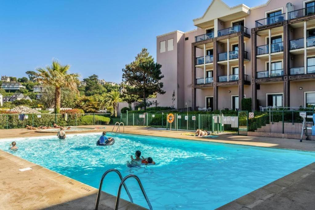 Appartement A 2 Pas De La De : 2 A 4 Hotes. Perros-Guirec